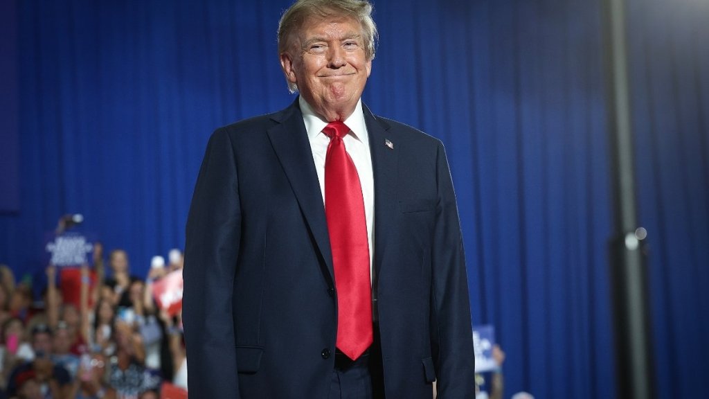 Apple Is Donald Trump’s Latest Target in the Fight Over ‘Lake America’