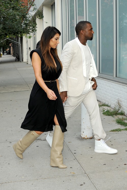 kim kardashian and kanye west shop 020912