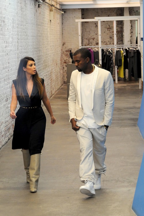 kim kardashian and kanye west shop 020912