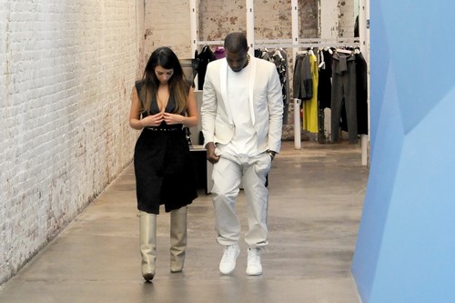 Kanye West: Snakeskin Backpack in NYC: Photo 2596229