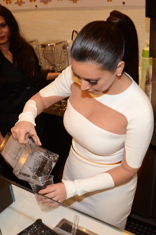 kim kardashian milkshake 291112