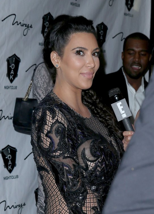 Kim Kardashian Pregnant Kanye West New Years Eve Photos 3