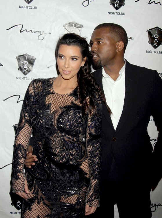 Kim Kardashian Pregnant Kanye West New Years Eve Photos 7